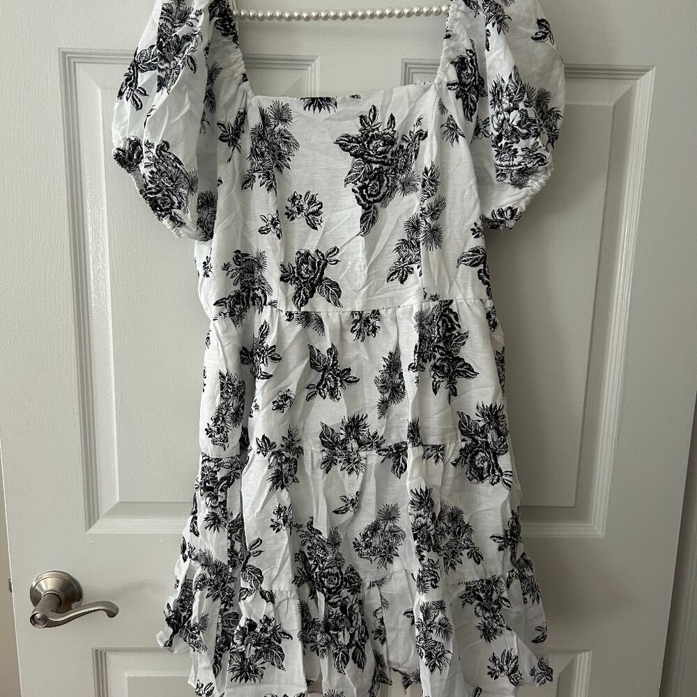 NWT Floral Black and White Dress Size L